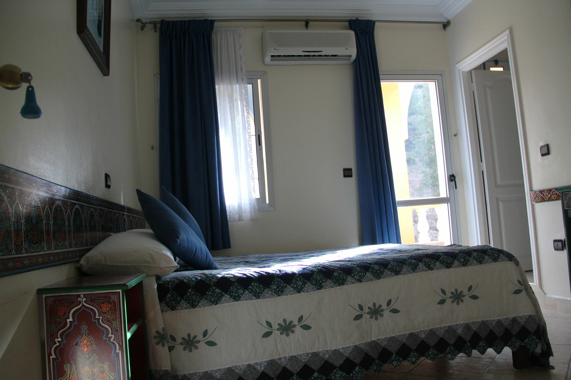 Hotel Tarek Chefchaouen Bagian luar foto